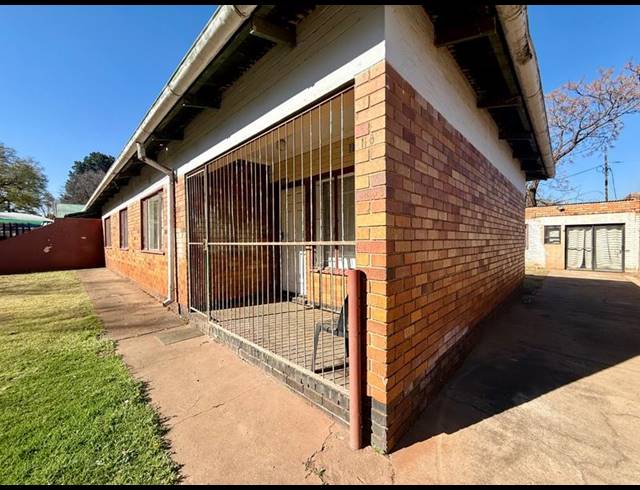 6 BEDROOM HOUSE FOR SALE IN VANDERBIJLPARK CW 6